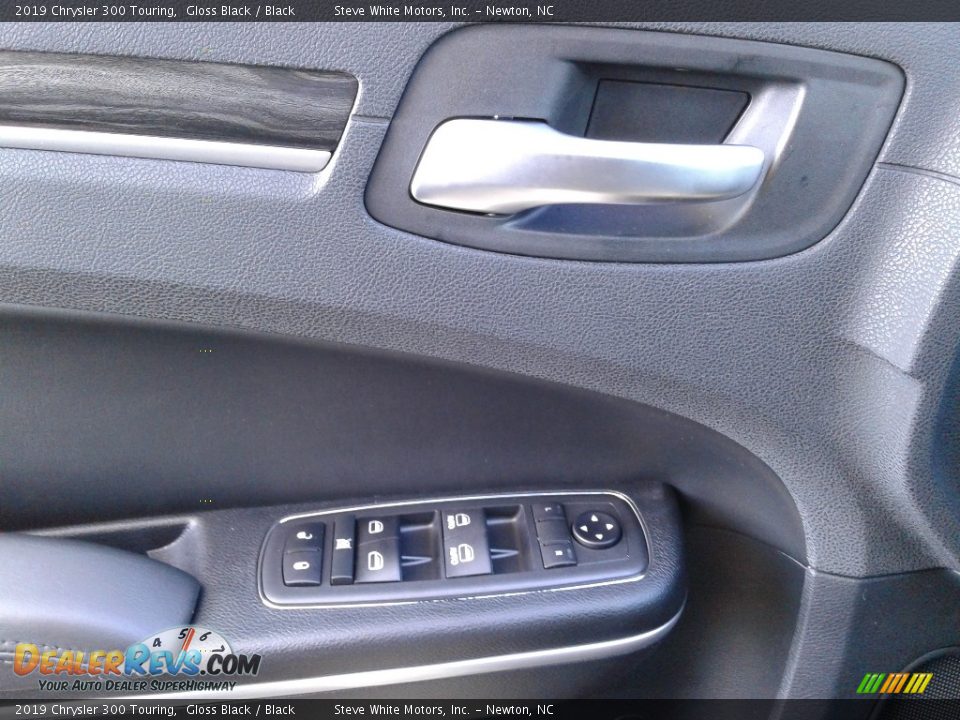 2019 Chrysler 300 Touring Gloss Black / Black Photo #9