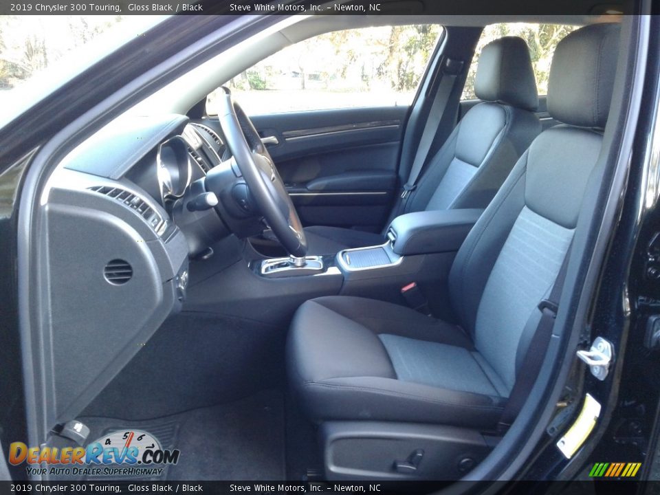 2019 Chrysler 300 Touring Gloss Black / Black Photo #10