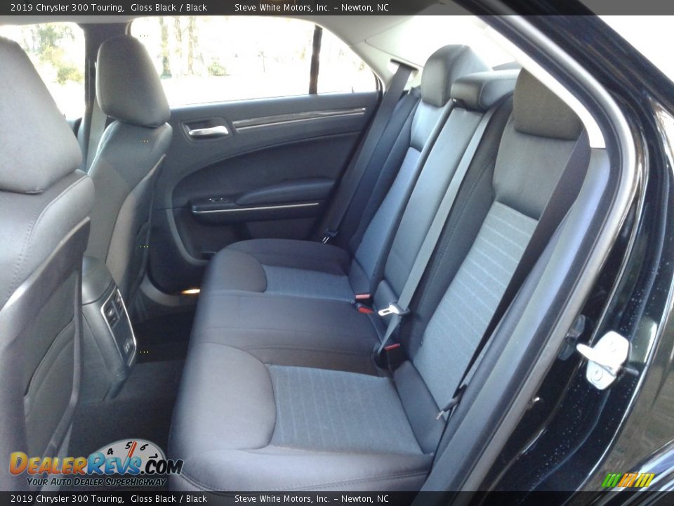 2019 Chrysler 300 Touring Gloss Black / Black Photo #11