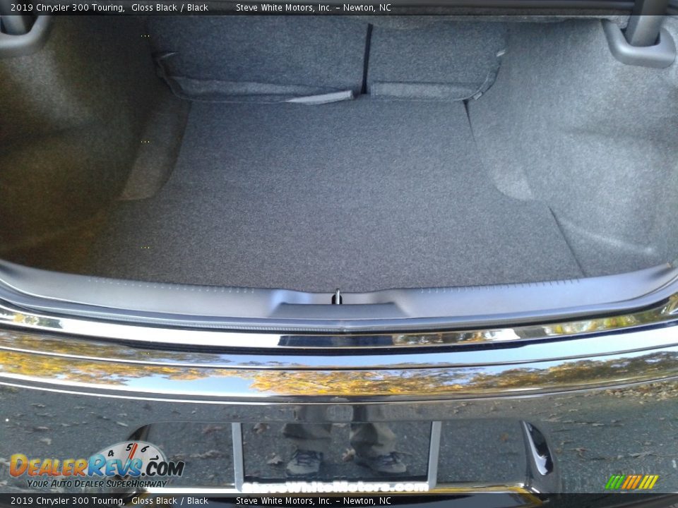 2019 Chrysler 300 Touring Gloss Black / Black Photo #12