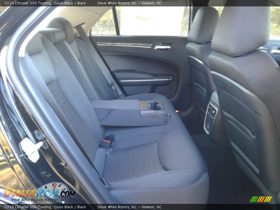 2019 Chrysler 300 Touring Gloss Black / Black Photo #13