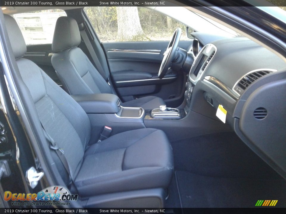 2019 Chrysler 300 Touring Gloss Black / Black Photo #14