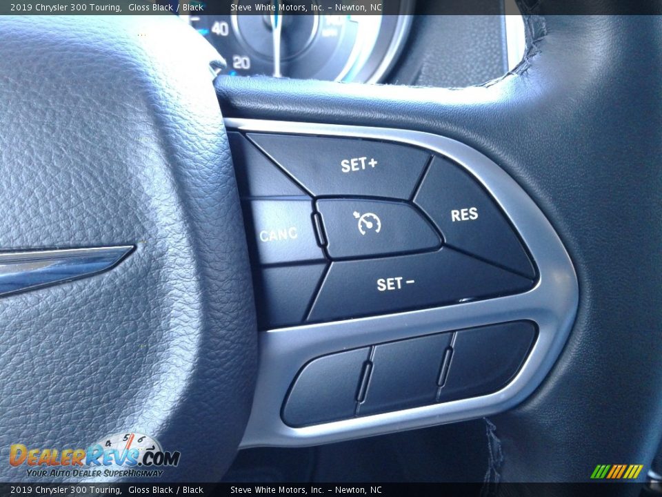 2019 Chrysler 300 Touring Gloss Black / Black Photo #17