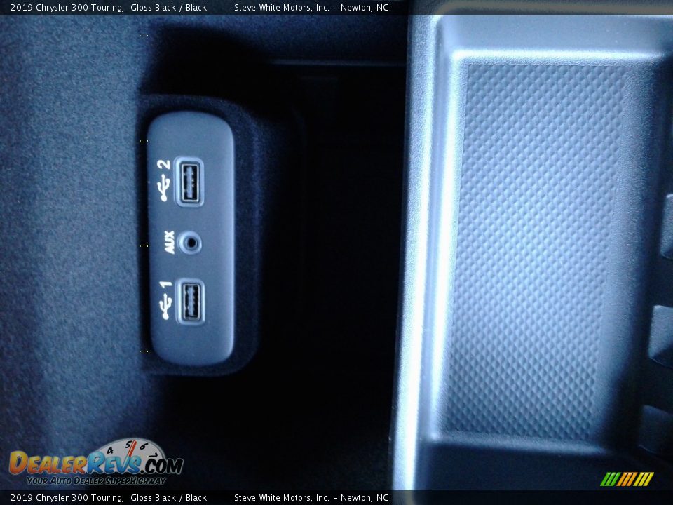 2019 Chrysler 300 Touring Gloss Black / Black Photo #26