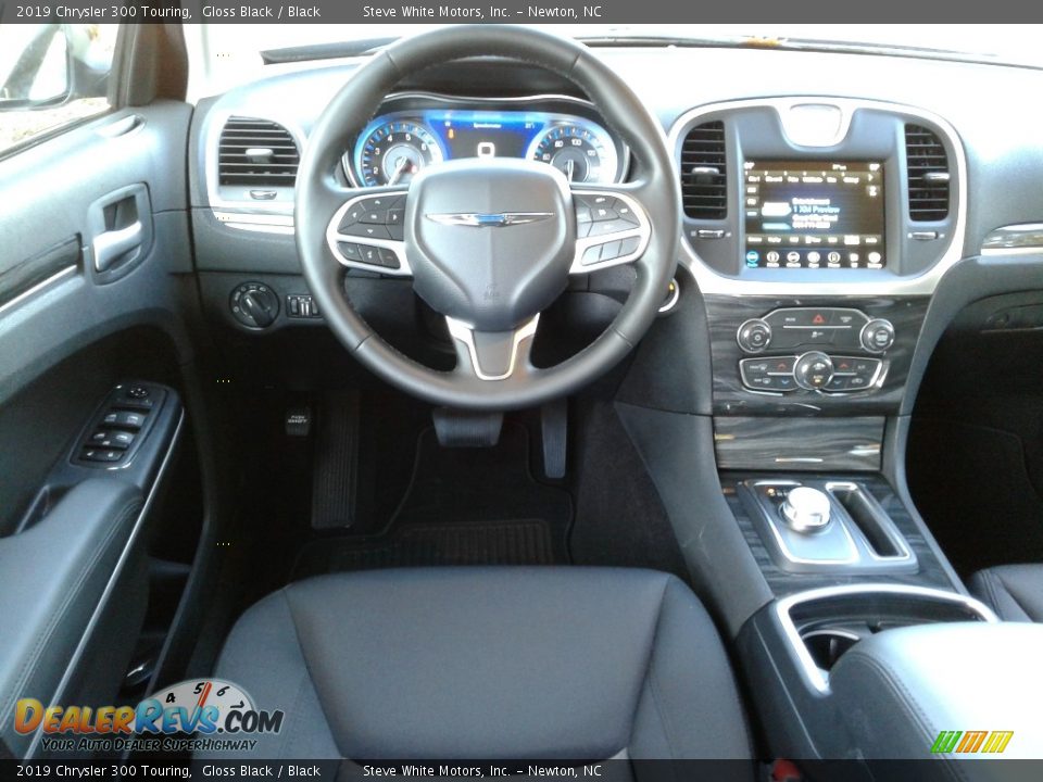 2019 Chrysler 300 Touring Gloss Black / Black Photo #27