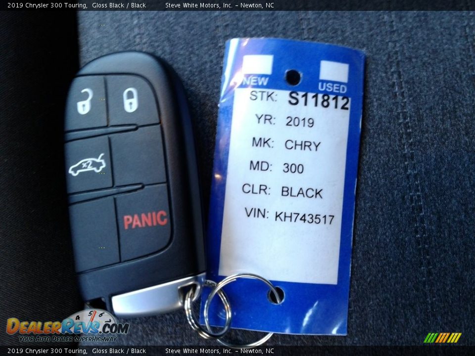 2019 Chrysler 300 Touring Gloss Black / Black Photo #28