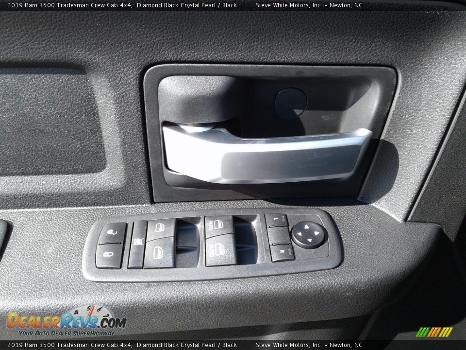 2019 Ram 3500 Tradesman Crew Cab 4x4 Diamond Black Crystal Pearl / Black Photo #9
