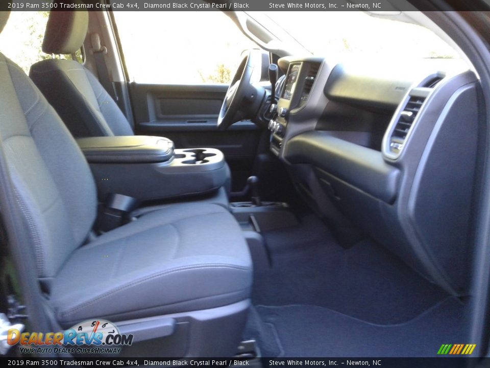2019 Ram 3500 Tradesman Crew Cab 4x4 Diamond Black Crystal Pearl / Black Photo #15