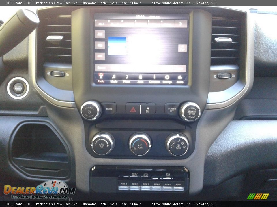 2019 Ram 3500 Tradesman Crew Cab 4x4 Diamond Black Crystal Pearl / Black Photo #19