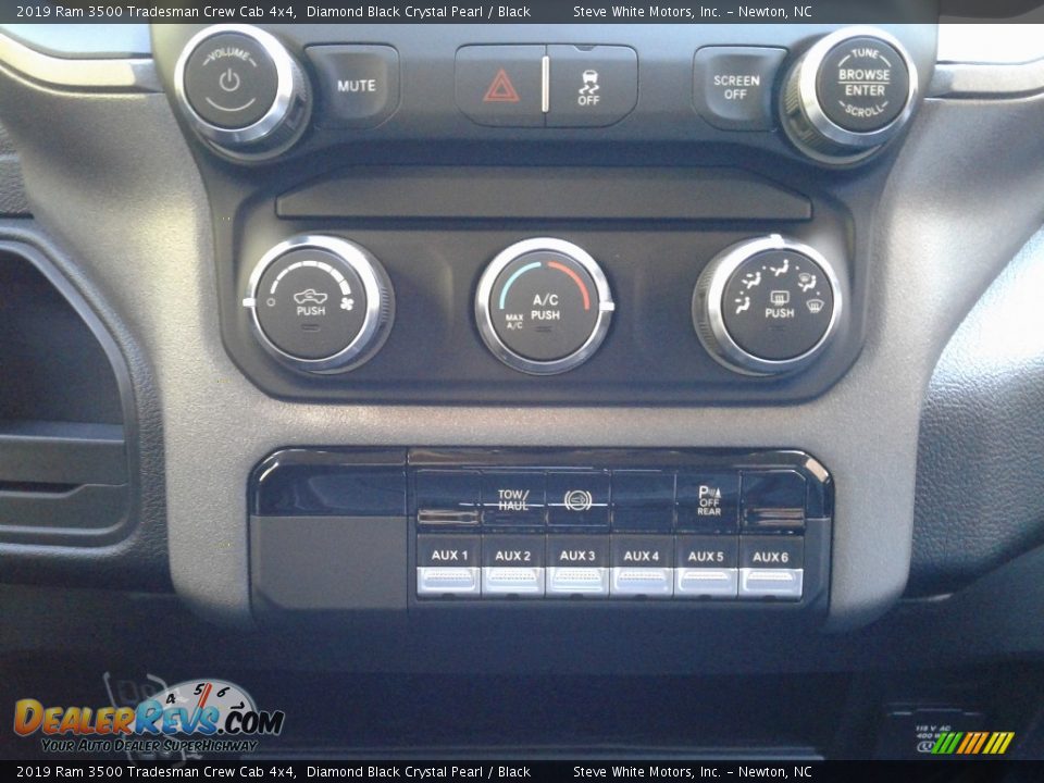2019 Ram 3500 Tradesman Crew Cab 4x4 Diamond Black Crystal Pearl / Black Photo #23