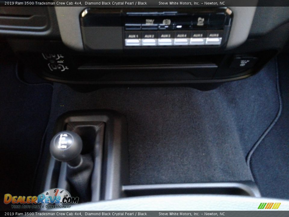 2019 Ram 3500 Tradesman Crew Cab 4x4 Diamond Black Crystal Pearl / Black Photo #24