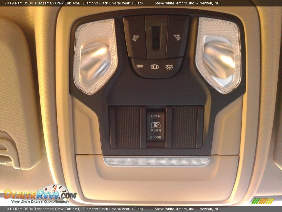 2019 Ram 3500 Tradesman Crew Cab 4x4 Diamond Black Crystal Pearl / Black Photo #25