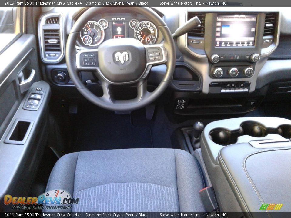 2019 Ram 3500 Tradesman Crew Cab 4x4 Diamond Black Crystal Pearl / Black Photo #26