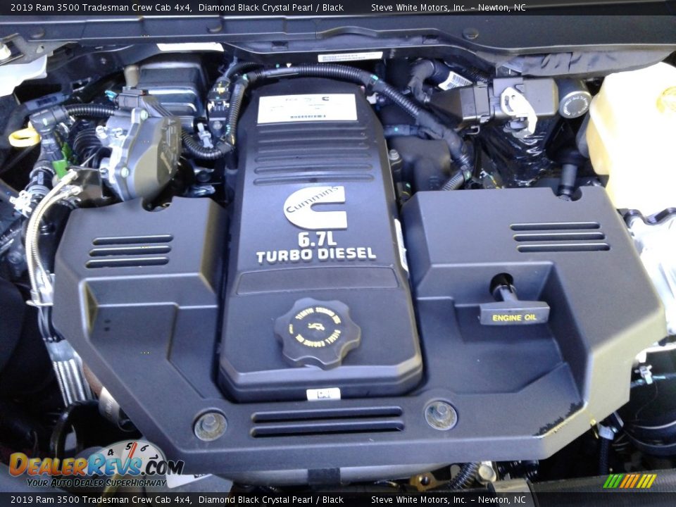 2019 Ram 3500 Tradesman Crew Cab 4x4 Diamond Black Crystal Pearl / Black Photo #28