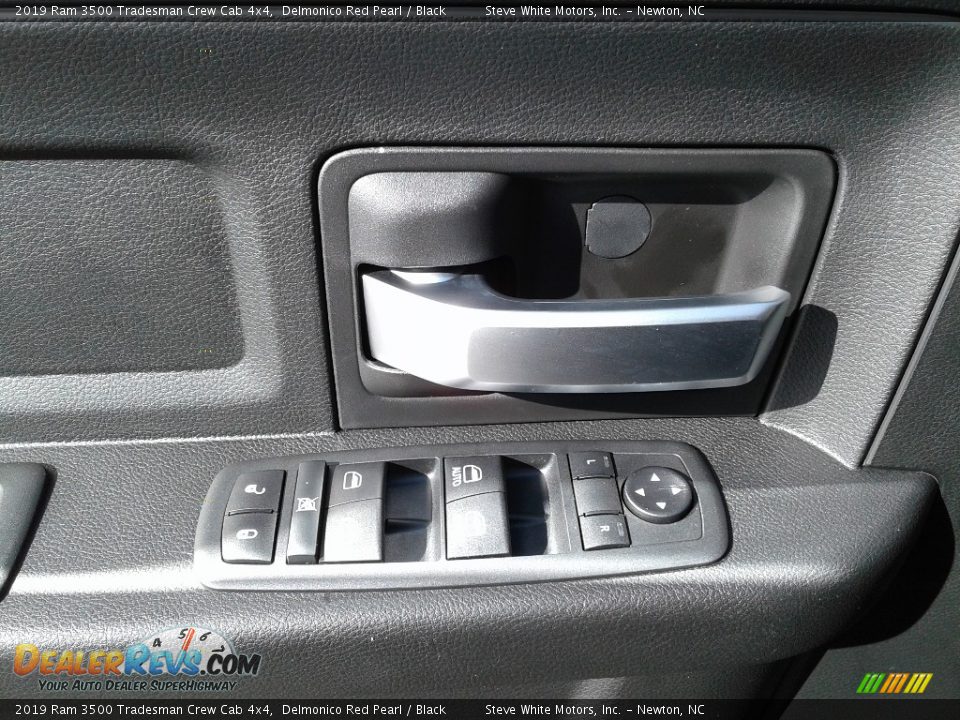 2019 Ram 3500 Tradesman Crew Cab 4x4 Delmonico Red Pearl / Black Photo #9