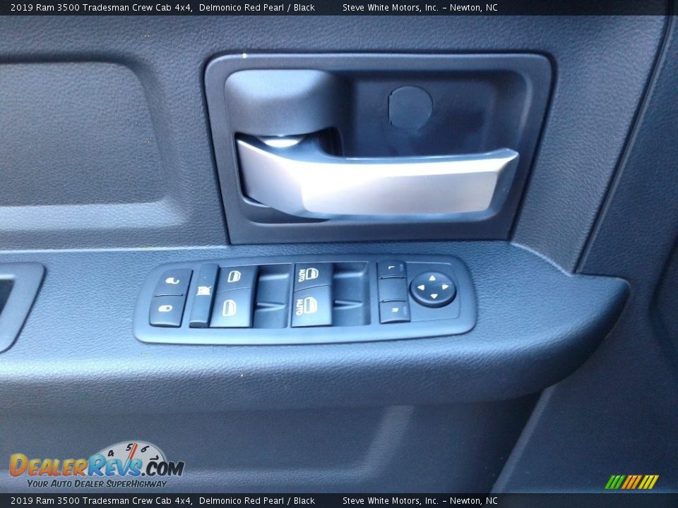 2019 Ram 3500 Tradesman Crew Cab 4x4 Delmonico Red Pearl / Black Photo #10