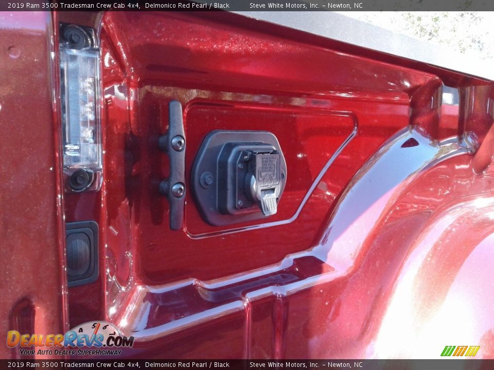 2019 Ram 3500 Tradesman Crew Cab 4x4 Delmonico Red Pearl / Black Photo #13