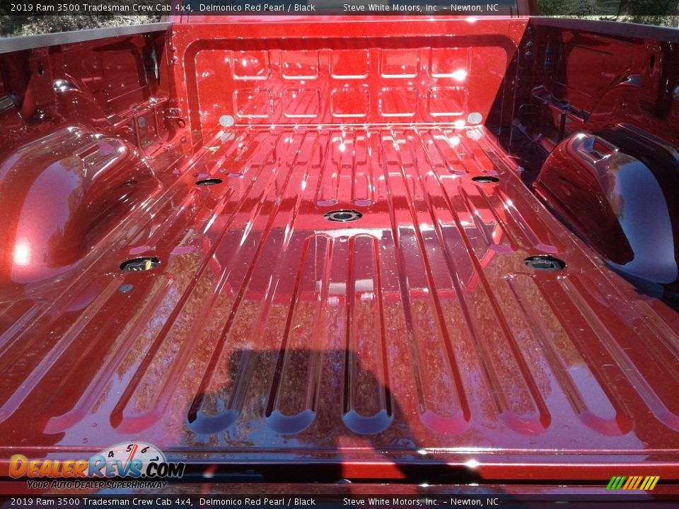2019 Ram 3500 Tradesman Crew Cab 4x4 Delmonico Red Pearl / Black Photo #14