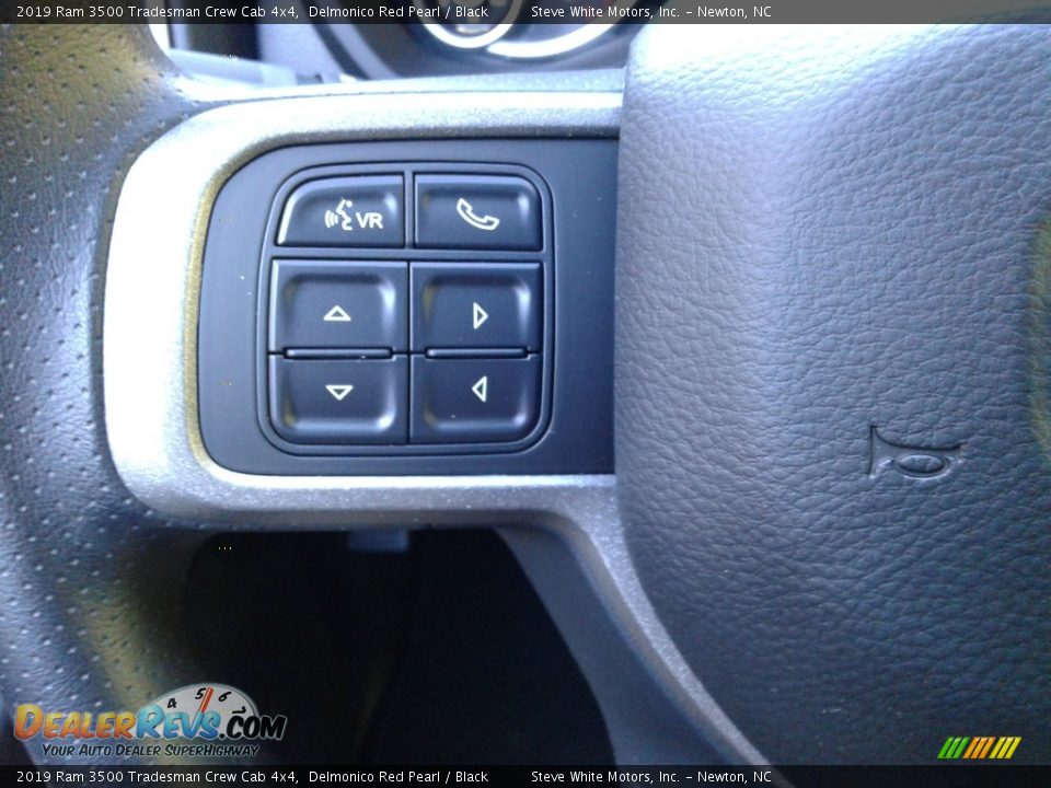 2019 Ram 3500 Tradesman Crew Cab 4x4 Delmonico Red Pearl / Black Photo #17