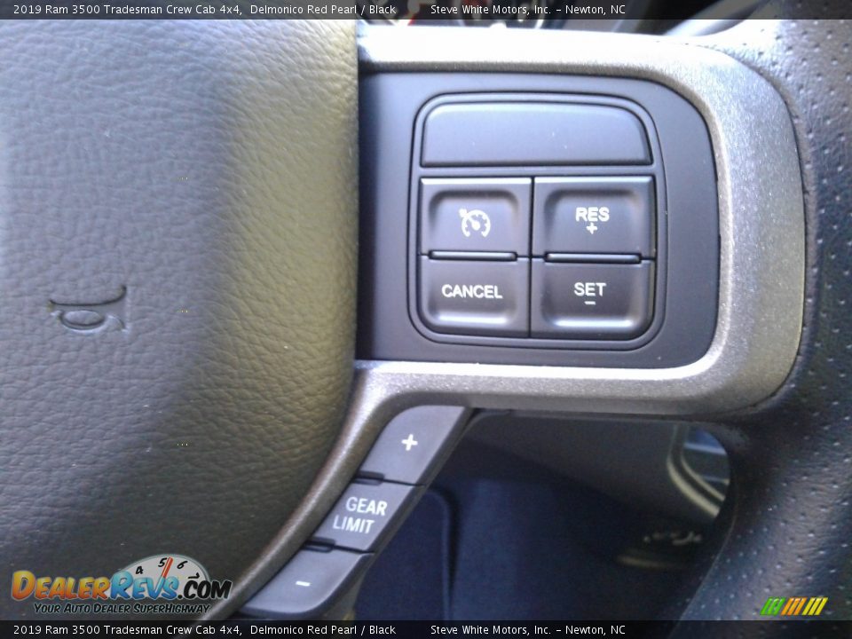 2019 Ram 3500 Tradesman Crew Cab 4x4 Delmonico Red Pearl / Black Photo #18