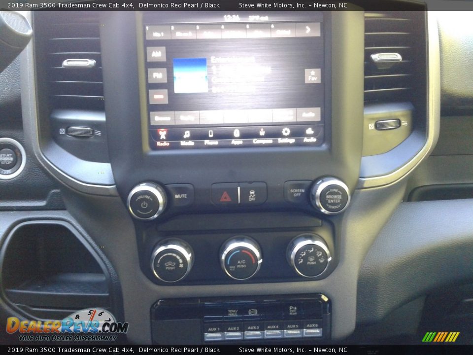 2019 Ram 3500 Tradesman Crew Cab 4x4 Delmonico Red Pearl / Black Photo #20