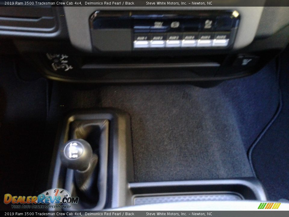 2019 Ram 3500 Tradesman Crew Cab 4x4 Delmonico Red Pearl / Black Photo #25