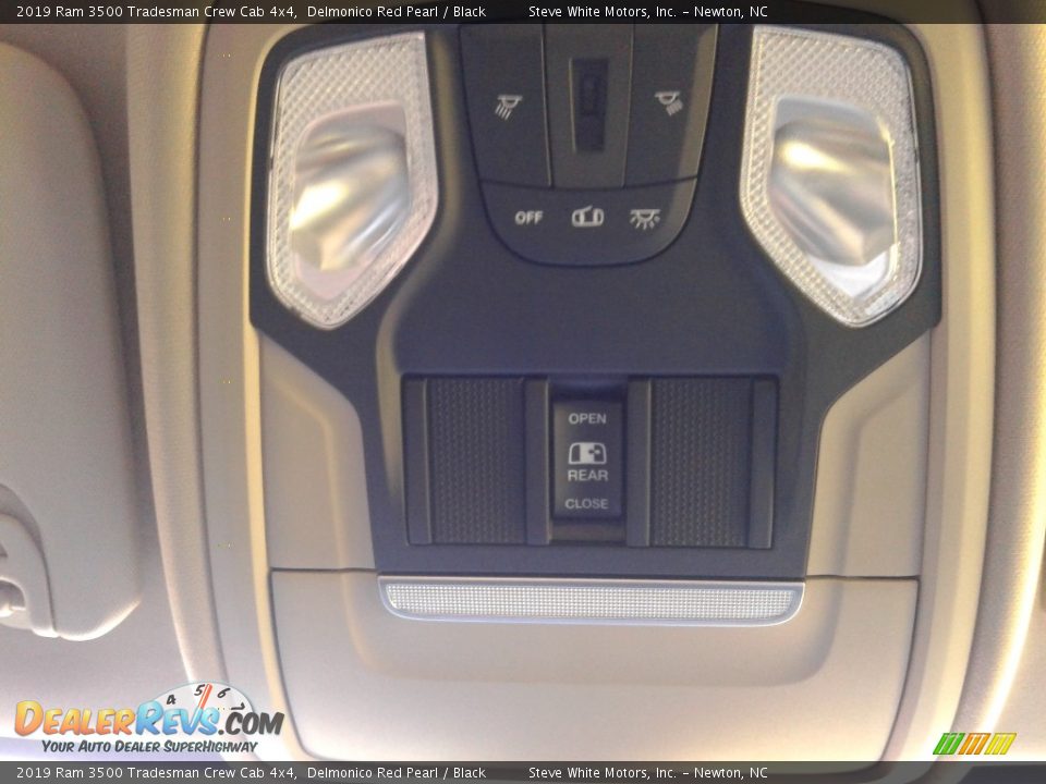 2019 Ram 3500 Tradesman Crew Cab 4x4 Delmonico Red Pearl / Black Photo #26