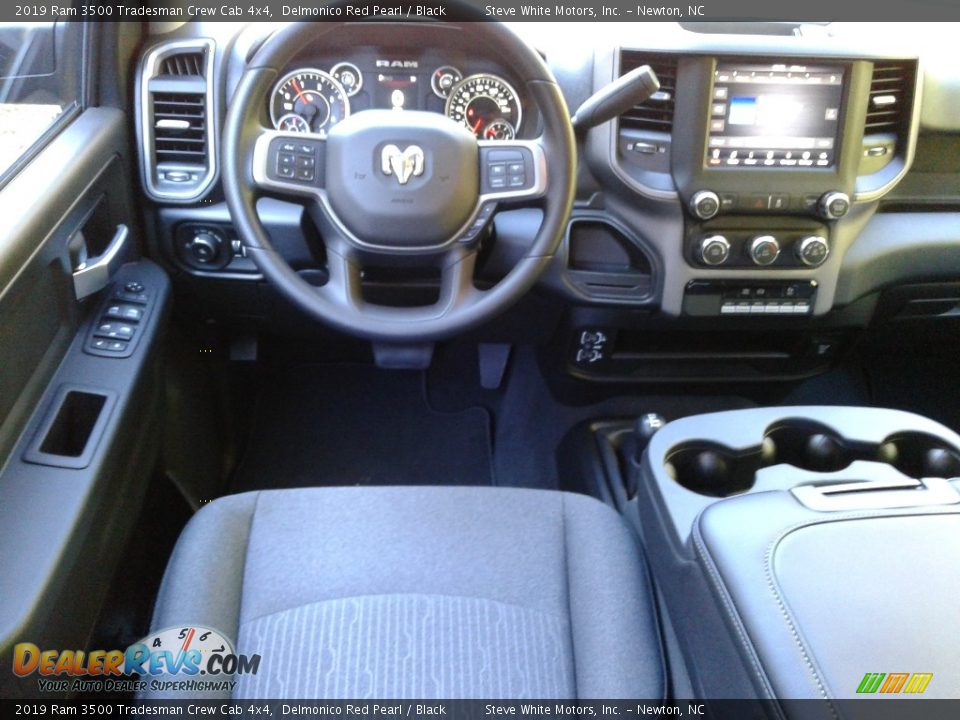 2019 Ram 3500 Tradesman Crew Cab 4x4 Delmonico Red Pearl / Black Photo #27