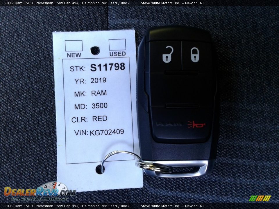 2019 Ram 3500 Tradesman Crew Cab 4x4 Delmonico Red Pearl / Black Photo #28