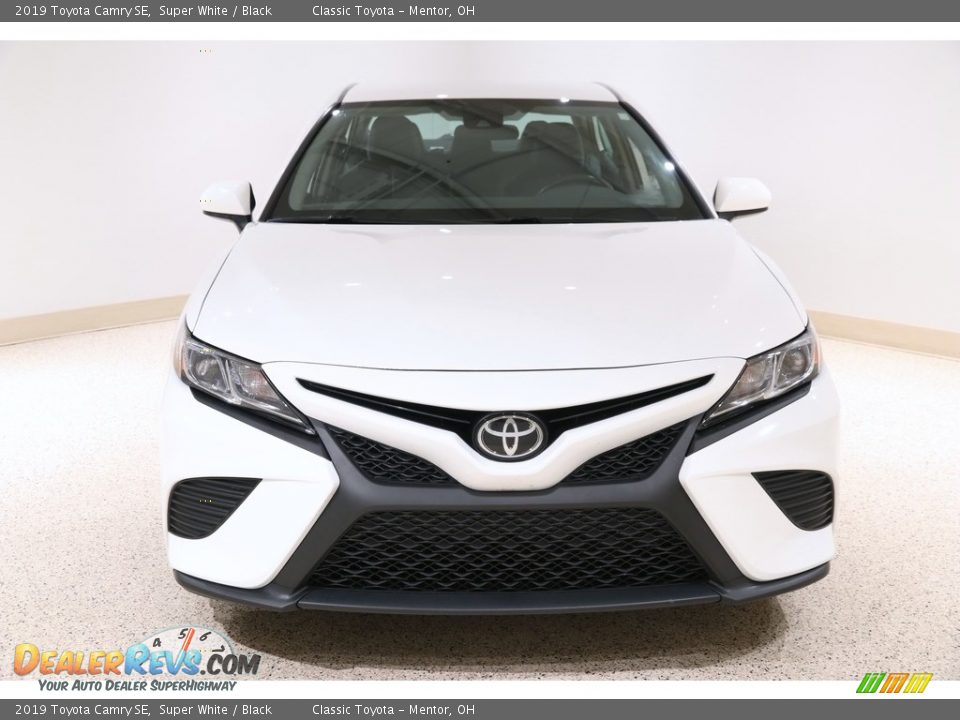 2019 Toyota Camry SE Super White / Black Photo #2