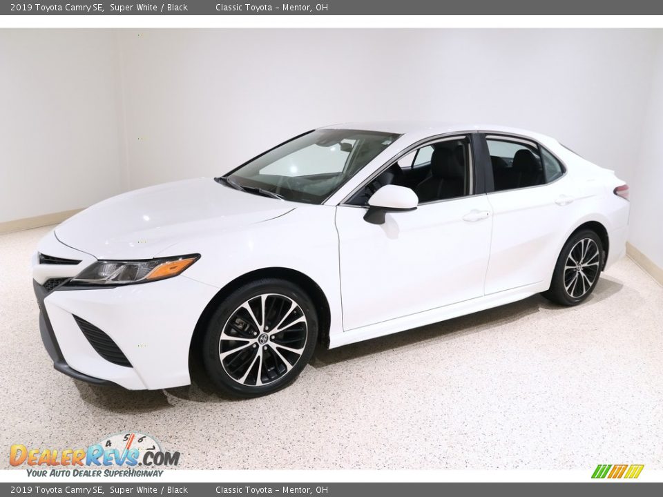 2019 Toyota Camry SE Super White / Black Photo #3