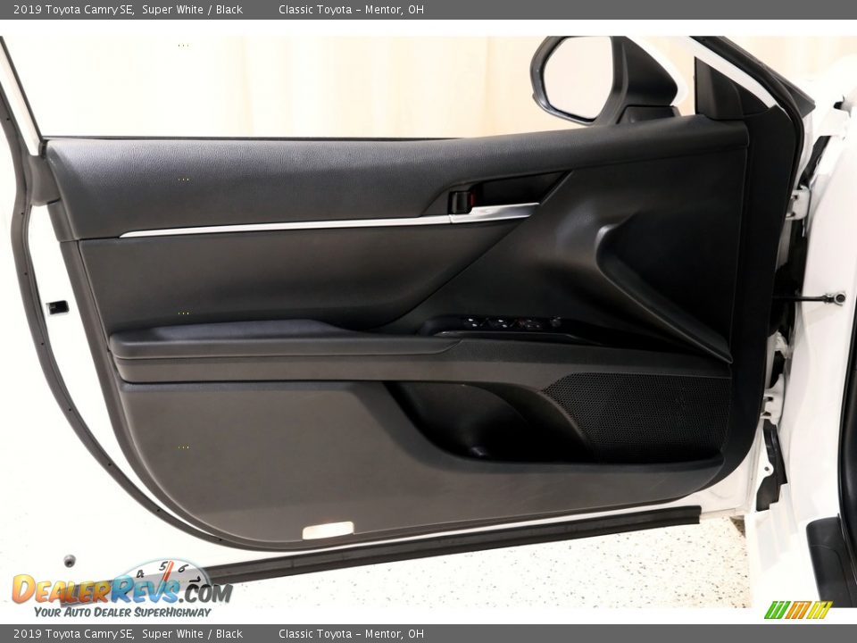2019 Toyota Camry SE Super White / Black Photo #4