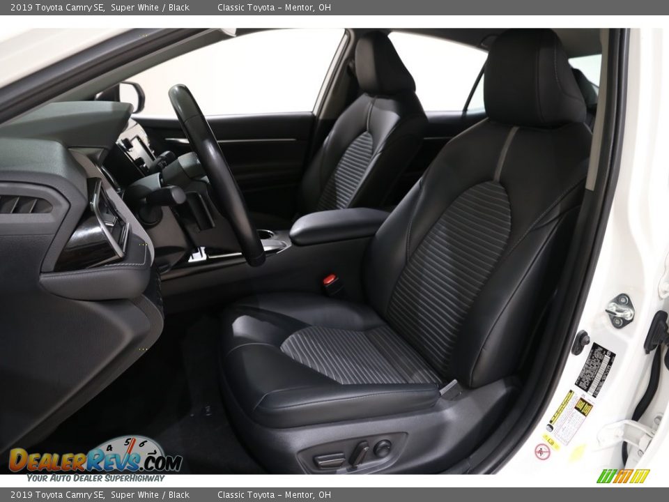2019 Toyota Camry SE Super White / Black Photo #5