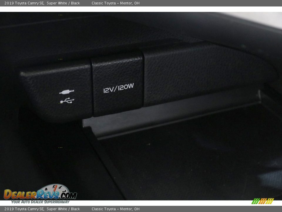 2019 Toyota Camry SE Super White / Black Photo #15