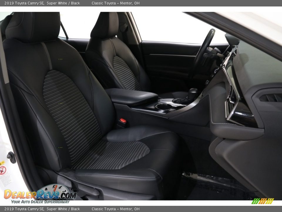 2019 Toyota Camry SE Super White / Black Photo #16