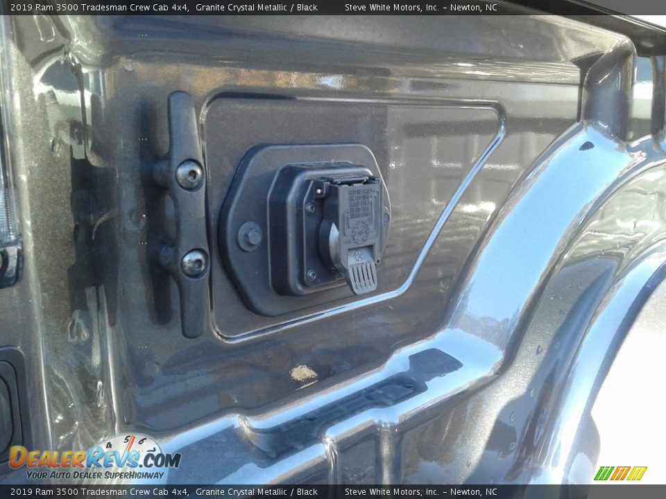 2019 Ram 3500 Tradesman Crew Cab 4x4 Granite Crystal Metallic / Black Photo #12