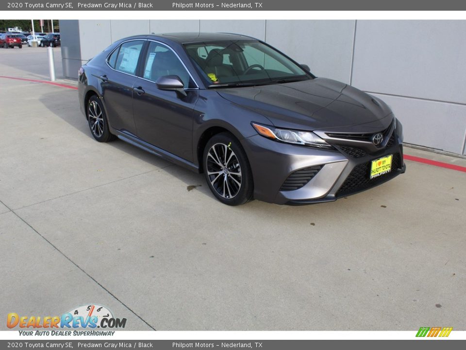 Front 3/4 View of 2020 Toyota Camry SE Photo #2