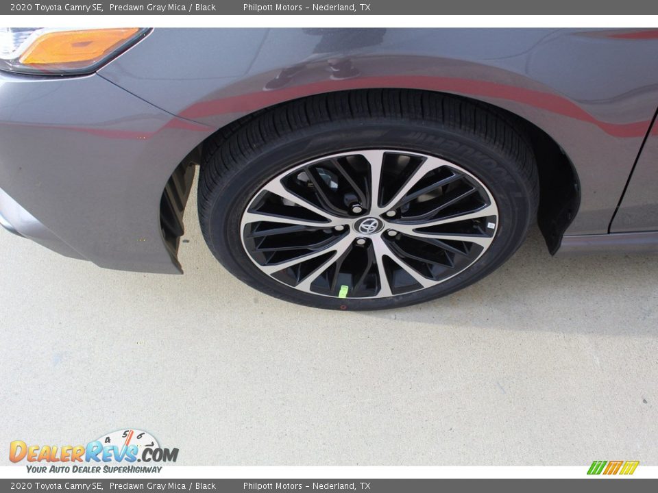 2020 Toyota Camry SE Predawn Gray Mica / Black Photo #5
