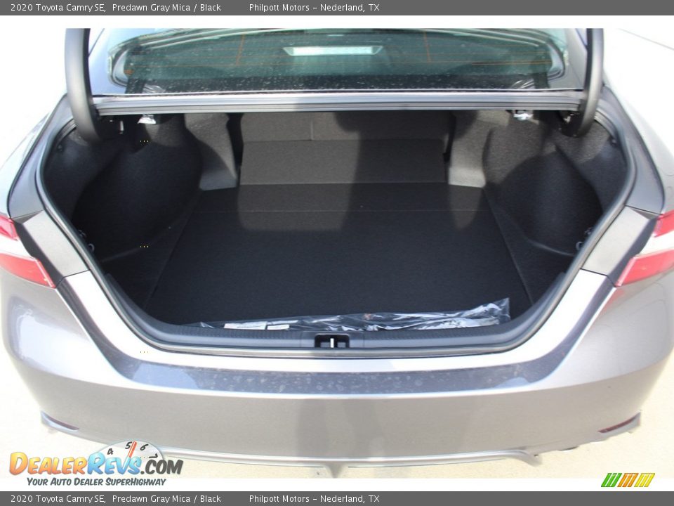 2020 Toyota Camry SE Trunk Photo #24