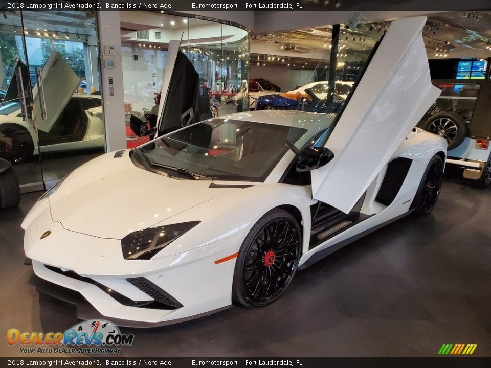 Front 3/4 View of 2018 Lamborghini Aventador S Photo #4