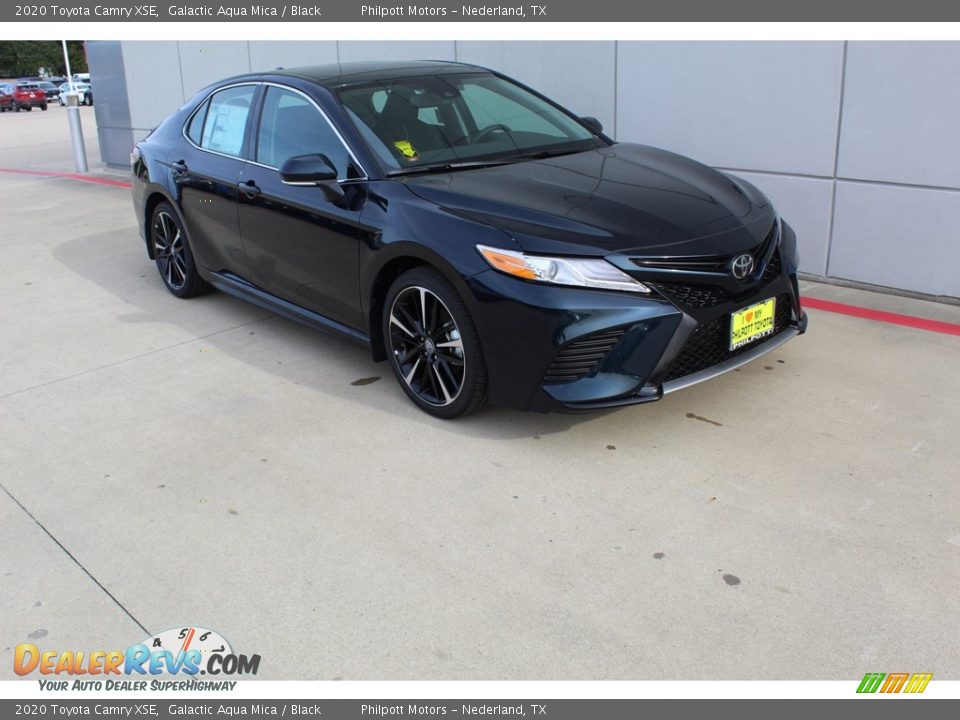 Front 3/4 View of 2020 Toyota Camry XSE Photo #2