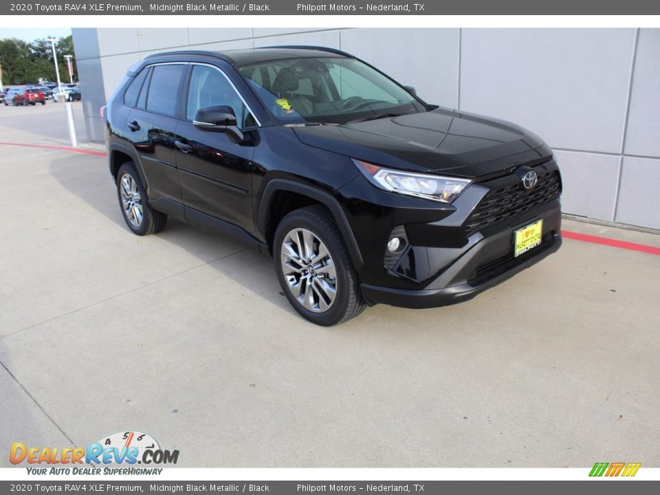 Front 3/4 View of 2020 Toyota RAV4 XLE Premium Photo #2