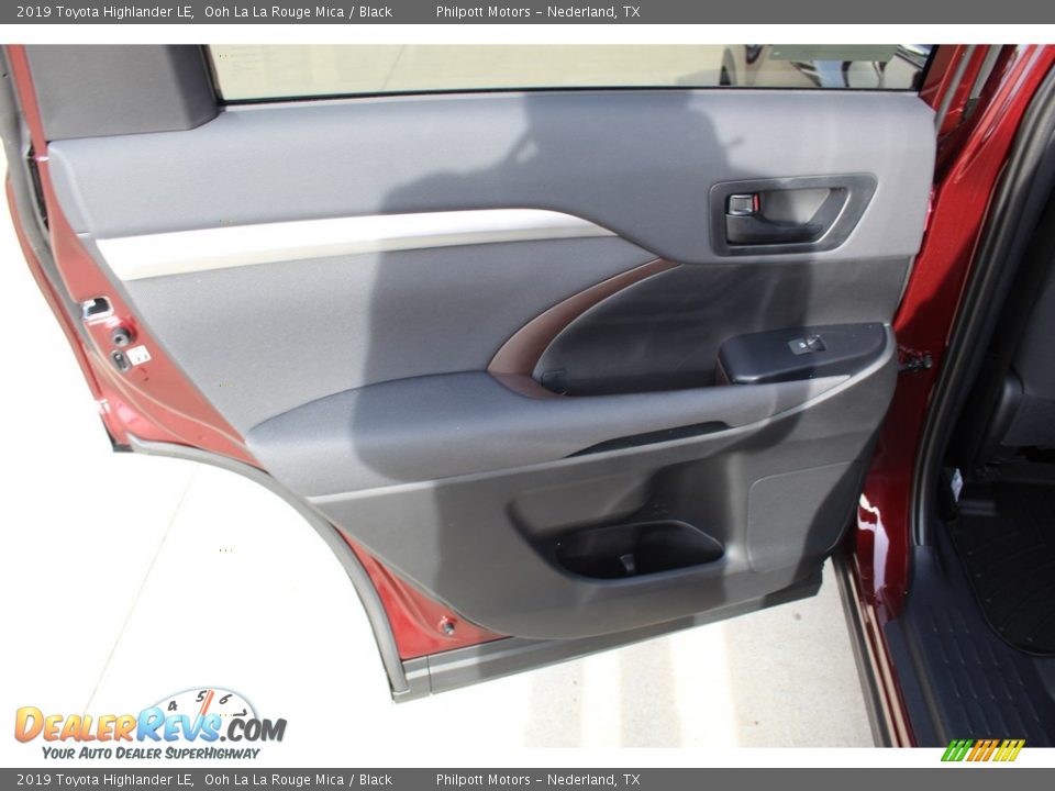 2019 Toyota Highlander LE Ooh La La Rouge Mica / Black Photo #17