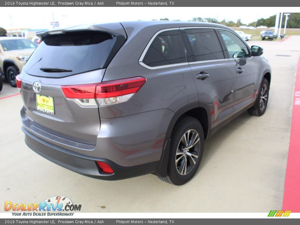 2019 Toyota Highlander LE Predawn Gray Mica / Ash Photo #8