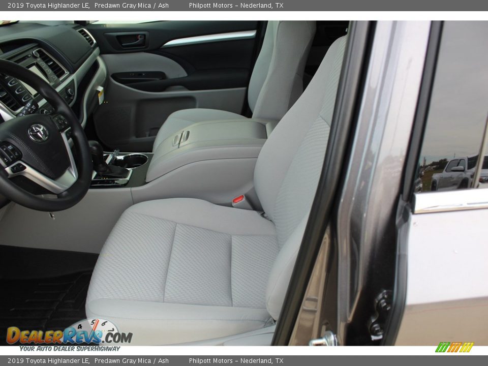 2019 Toyota Highlander LE Predawn Gray Mica / Ash Photo #10