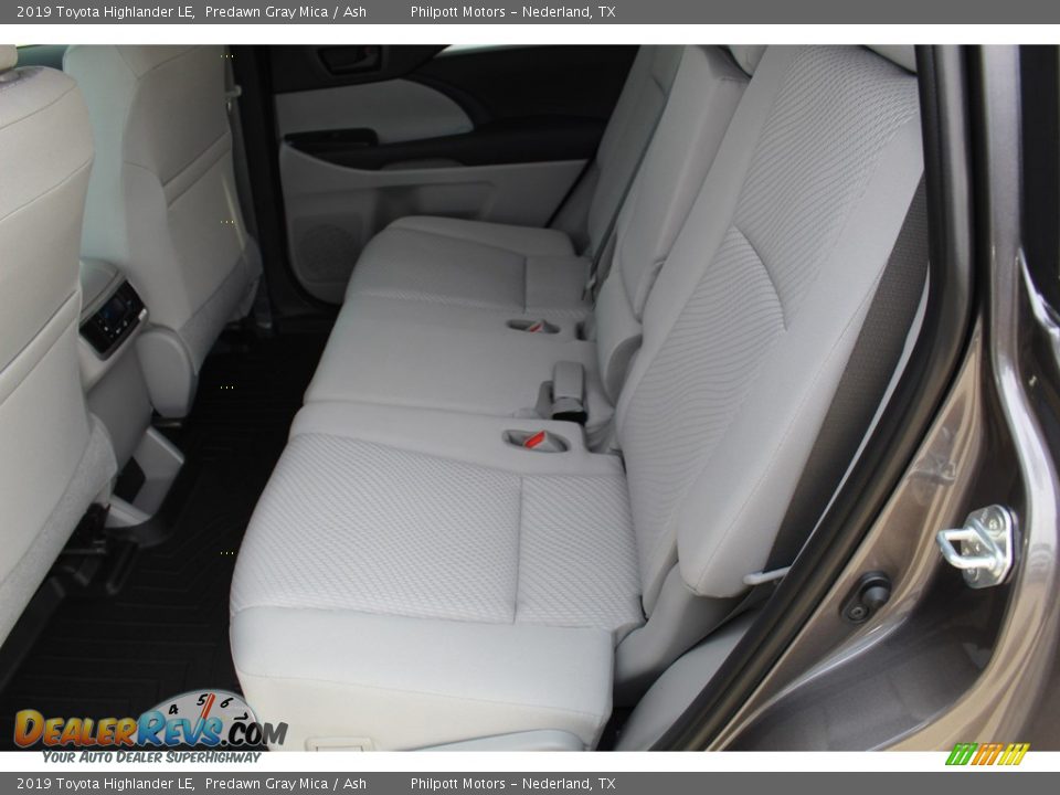 2019 Toyota Highlander LE Predawn Gray Mica / Ash Photo #20