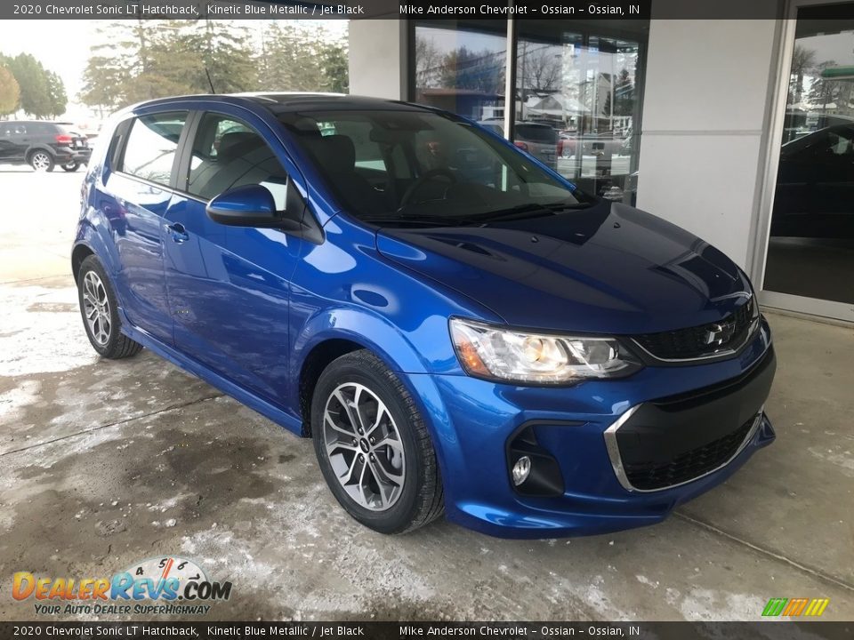 Front 3/4 View of 2020 Chevrolet Sonic LT Hatchback Photo #1