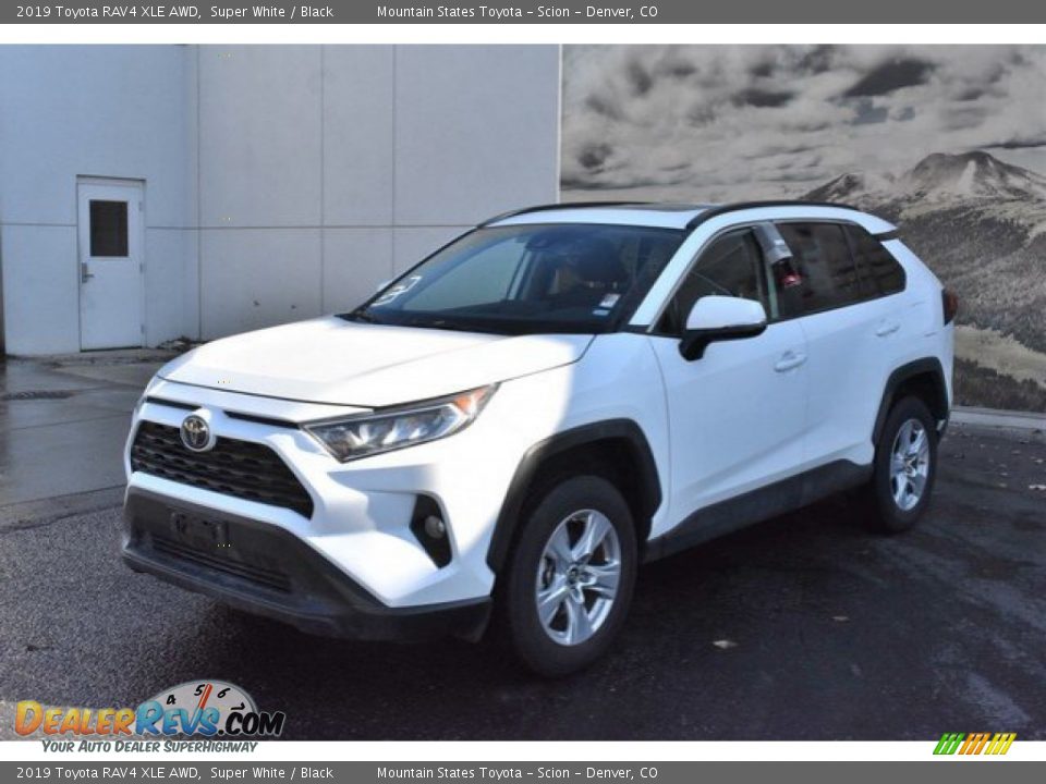 2019 Toyota RAV4 XLE AWD Super White / Black Photo #2