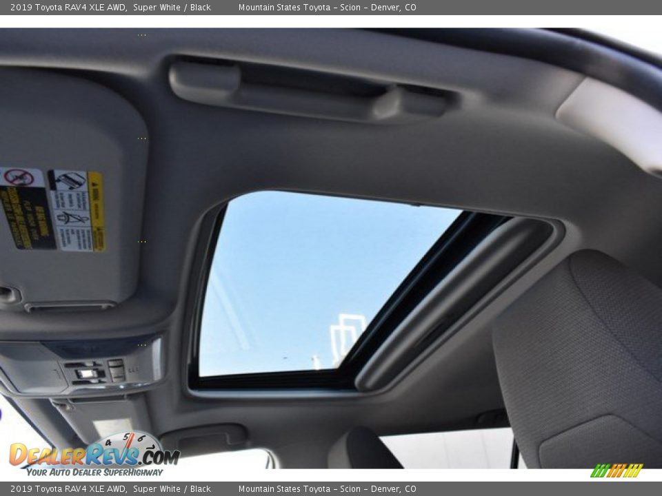 2019 Toyota RAV4 XLE AWD Super White / Black Photo #10