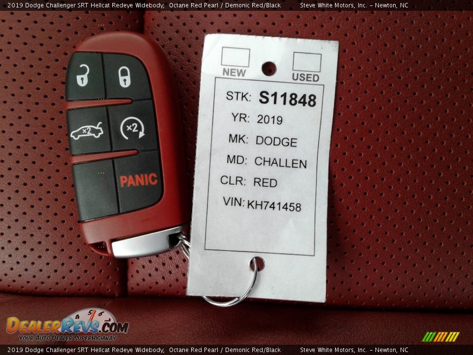 Keys of 2019 Dodge Challenger SRT Hellcat Redeye Widebody Photo #35